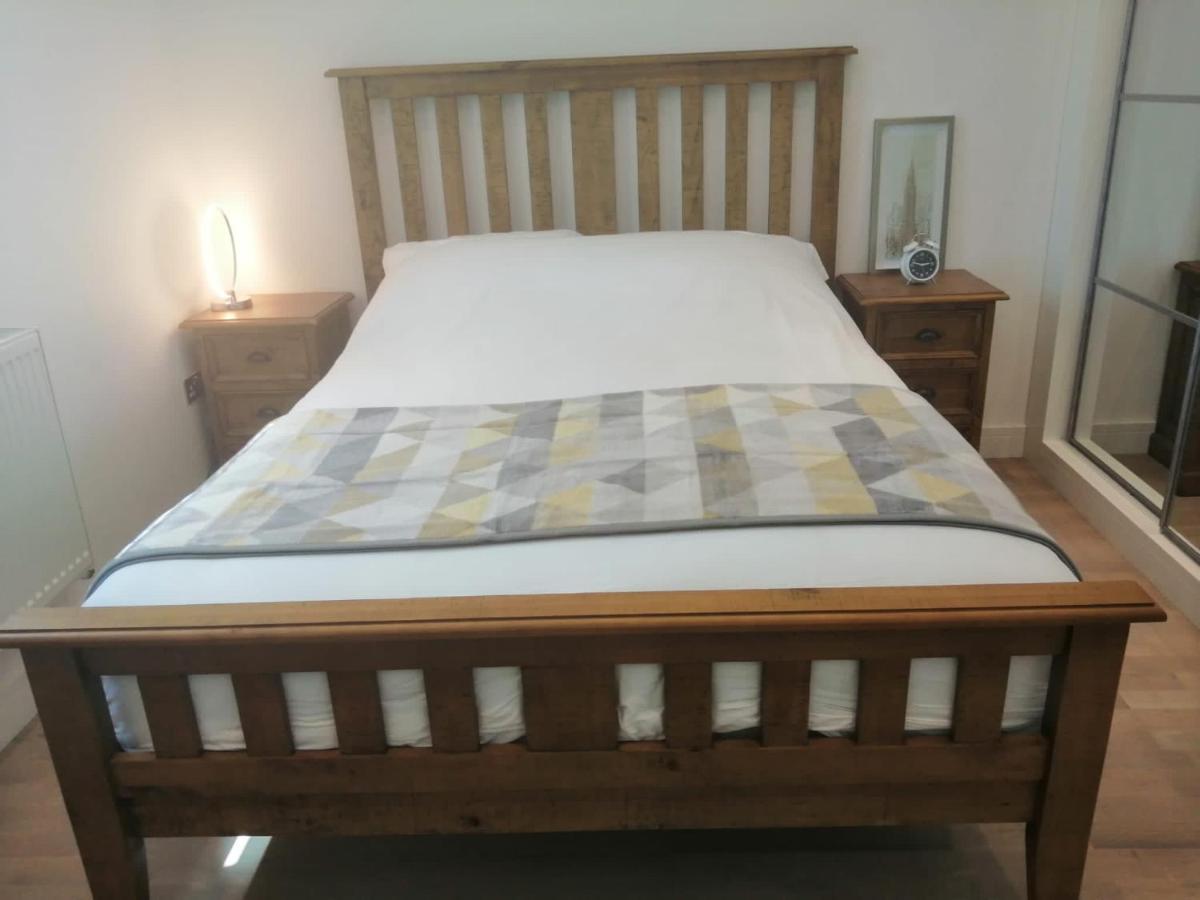 Apartment No 8 - Stay In Style In The Heart Of The Cathedral City. 特鲁罗 外观 照片