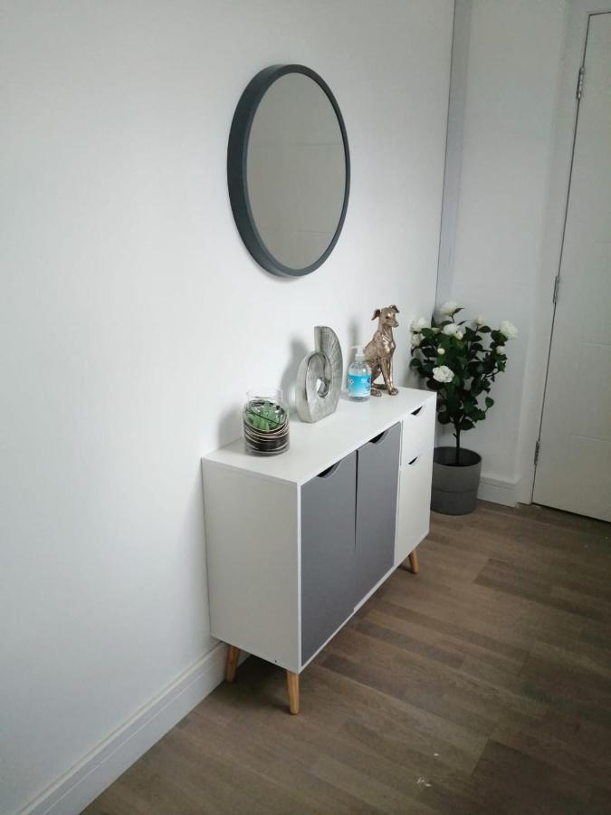 Apartment No 8 - Stay In Style In The Heart Of The Cathedral City. 特鲁罗 外观 照片