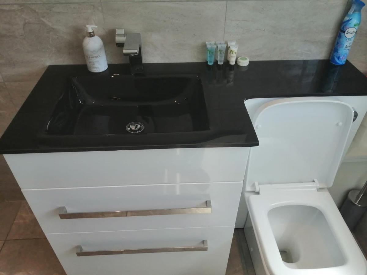 Apartment No 8 - Stay In Style In The Heart Of The Cathedral City. 特鲁罗 外观 照片