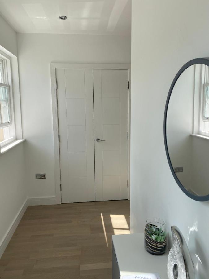Apartment No 8 - Stay In Style In The Heart Of The Cathedral City. 特鲁罗 外观 照片