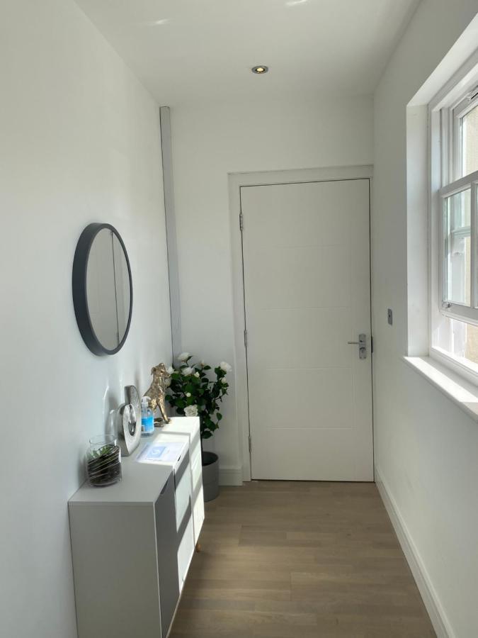 Apartment No 8 - Stay In Style In The Heart Of The Cathedral City. 特鲁罗 外观 照片